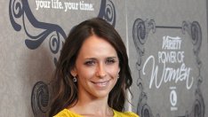 Дженифър Лав Хюит пак се разголи  (ВИДЕО)