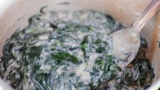 Задушен спанак в бял сос