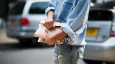 Как да перете и сгъвате дънките си като професионалист