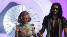 Кейти Пери взима къщата след развода