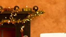 Коледа е подаръци. Но защо?