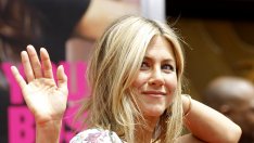 Дженифър Анистън дава акъл на Деми Мур за срещите