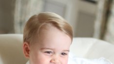 Принц Джордж позира със сестра си Шарлот