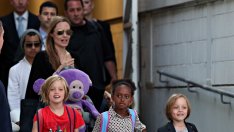 Брад и Анджи пазаруват тайно в магазин за намалени стоки