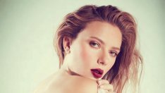 Скарлет остава по бельо и през декември