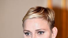 Принцеса Шарлийн отряза косата си