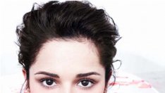 Устните на Черил Коул блестят с новата линия червила на L'Oréal