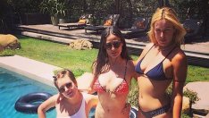 Плажни селфита – новата мода сред звездите