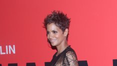 Бременната Хали Бери показа коремчето си