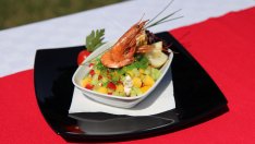 Морска салата с уакаме и манго