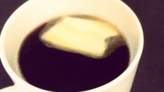 Кафето е по-вкусно и полезно с бучка масло