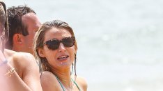 Блейк Лайвли показа бременно коремче по бански