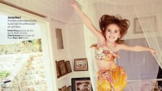 Алесандра Амброзио си играе на плажа в Маями с децата