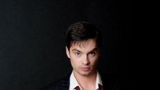 Г-н Чаровен може би е просто един обигран сваляч?