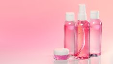 Как да използвате розова вода в грижата за косата?