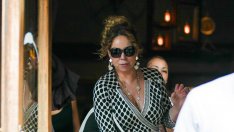 Изоставената Марая заведе близнаците си на пицария