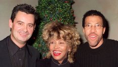 Тина Търнър се омъжи за дългогодишния си партньор