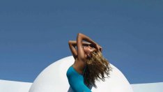 Vogue все пак върна извивките...с Кейт Ъптън