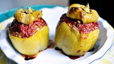 Модерна версия на класически пълнени чушки