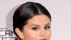 Гомес и Лопес обраха овациите за стил на Американските музикални награди