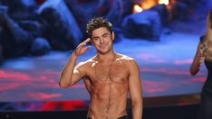 Рита Ора съблече Зак Ефрон на наградите на MTV