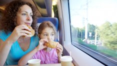 Не смесвайте храна и течности!