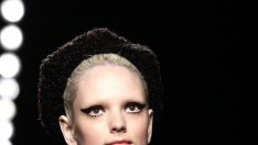 Очна линия за котешки очи или за строга женственост