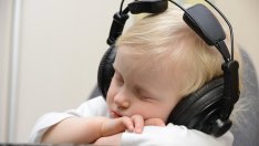 Риана и Адел изместиха приспивните песни