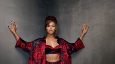 Кралицата Би! Бионсе управлява света!