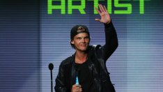 Популярният шведски DJ Avicii почина на 28 г.