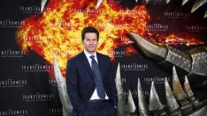 Марк Уолбърг наел частен самолет заради страх от терористична атака