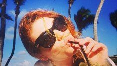 Джесика Алба почива на Карибите