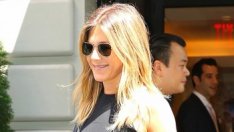 Чар или бедствие: Анистън забрави сутиена