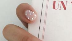 Beauty вдъхновение: Нюд нокти с кристали