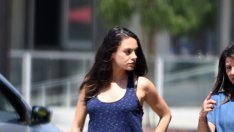 Мила Кунис показа бременно коремче