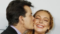 Чарли Шийн предложи помощта си и на Аманда Байнс