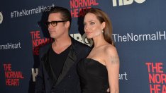 Анджелина Джоли се появи на червения килим омазана с пудра