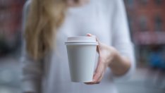Защо не трябва да пием кафето си в стиропорени чаши?