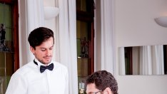 Мъжете продължават кавалерски да плащат сметката