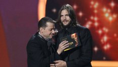 Аштън изневерил на Деми на годишнината им