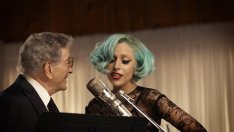 Тони Бенет навърши 85 години с куп дуети (видео)