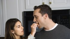 Каква сте на любимия си – любовница или майка