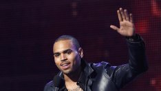 Крис и Риана сами в съблекалнята му 4 часа преди наградите "Грами"