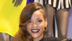 Риана влиза в клиника да лекува разбитото си сърце