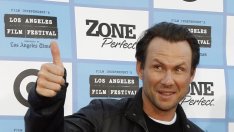 Крисчън Слейтър се сгоди за  жена, която мислел за лесбийка