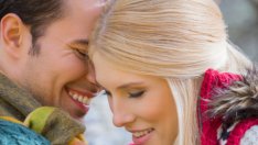 Знаците, че срамежливият мъж ви харесва