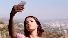 Селена остави Бийбър заради майка си