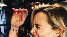 Емилия Кларк си татуира дракони: Мама никога няма да забрави...