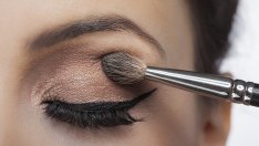 4 грешки, които водят до разтичане на грима