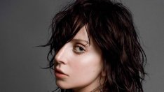 Гага призовава феновете си да не купуват новия ѝ сингъл